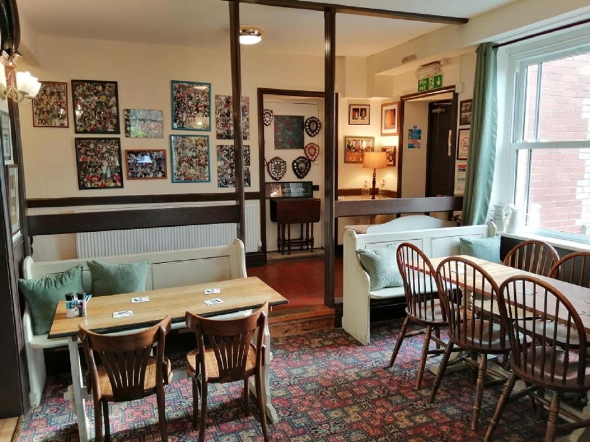 Lion Hotel Llanbister Buitenkant foto